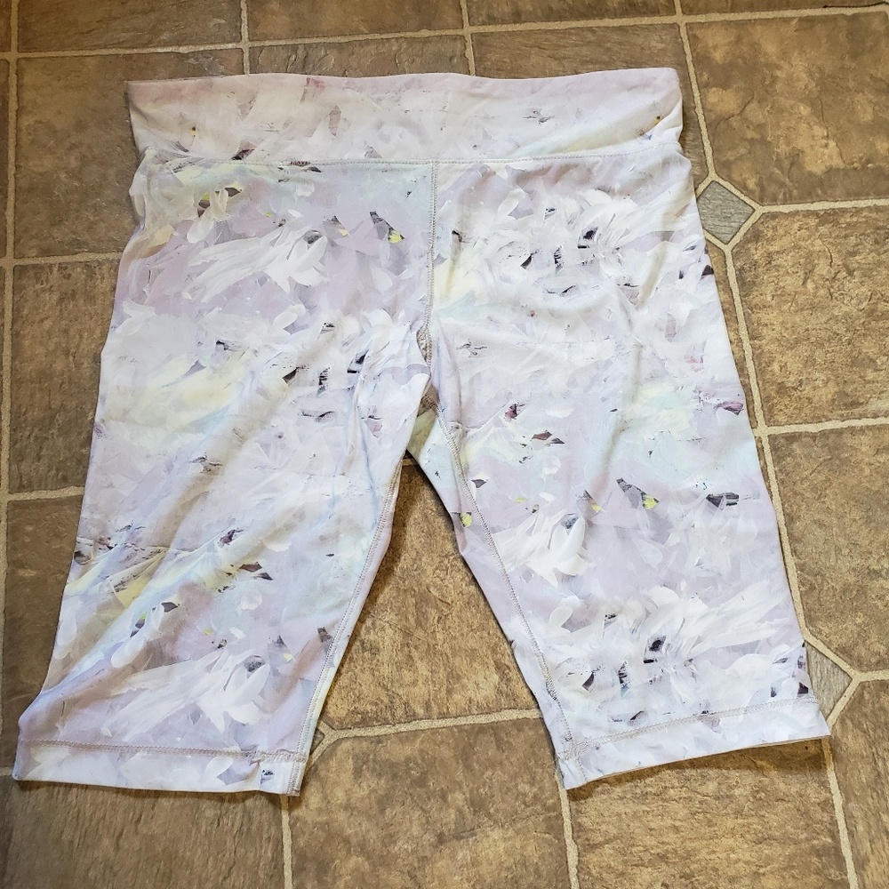 HS Active Legging shorts size medium gym pants🌴